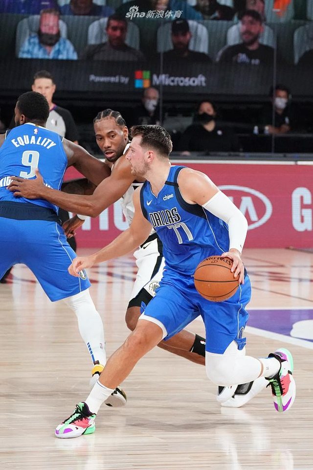 光芒四射的 光芒四射的